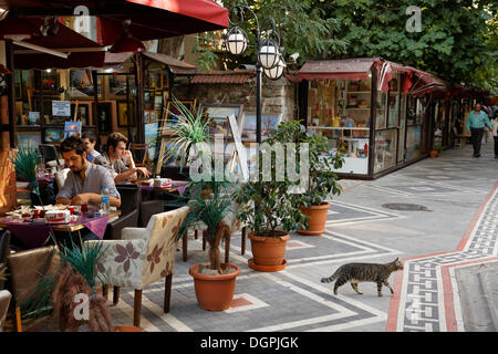 Caffetteria in Ali Suavi Sokak, Kadiköy, Istanbul, parte asiatica, Provincia di Istanbul, Turchia Foto Stock