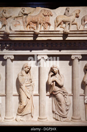 Sarcofago di donne in lutto, Museo Archeologico di Istanbul, Sarayburnu, Istanbul, parte europea, Provincia di Istanbul, Turchia Foto Stock