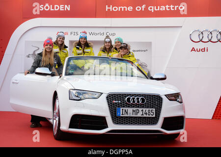 Soelden, Austria. 24 ott 2013. Team Svizzera e Liechtenstein durante l'Audi conferenza stampa prima della Coppa del Mondo di sci alpino gara di apertura il 21 ottobre 2013 in Soelden Austria, (foto di Mitchell Gunn/ESPA) Credito: Lo sport europeo Agenzia fotografica/Alamy Live News Foto Stock