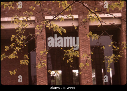 Di fronte CLEO ROGERS Memorial Library, progettato da I. M. Pei e partner, e costruito nel 1969 546497 Foto Stock