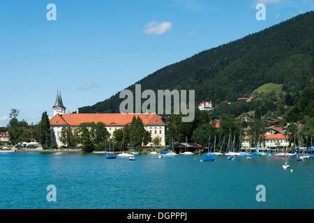 Ducale birreria bavarese, Braeustueberl Tegernsee, ex Abbazia Benedettina, il lago di Tegernsee, Alta Baviera, Baviera Foto Stock