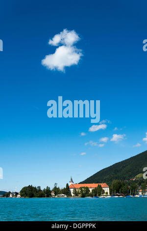 Ducale birreria bavarese, Braeustueberl Tegernsee, ex Abbazia Benedettina, il lago di Tegernsee, Alta Baviera, Baviera Foto Stock