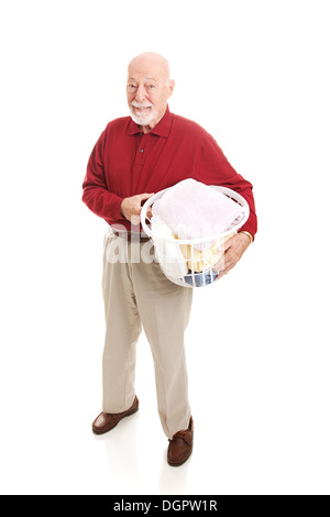 Senior man tenendo un cesto della biancheria e il detergente. Corpo pieno isolato. Foto Stock