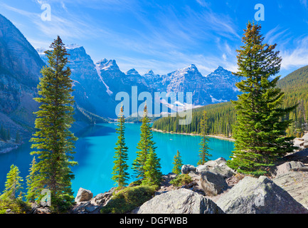 Il Moraine Lake nella Valle dei Dieci Picchi il parco nazionale di Banff Alberta Canada Foto Stock