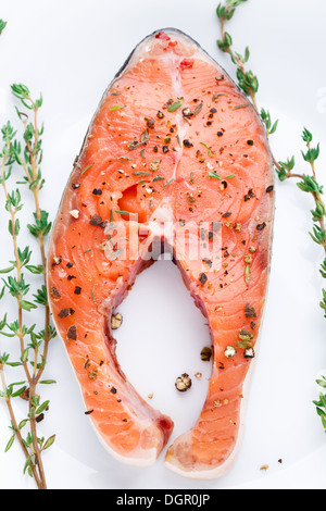 Bistecca di salmone con il timo e il pepe Foto Stock
