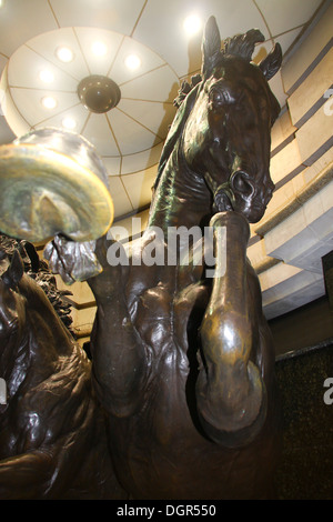 I cavalli di Helios statua a Piccadilly Londra Foto Stock