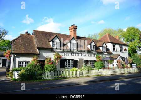 Xvi secolo "La Vecchia ascia di guerra' pub, Hatchet Lane, Cranbourne, Berkshire, Inghilterra, Regno Unito Foto Stock