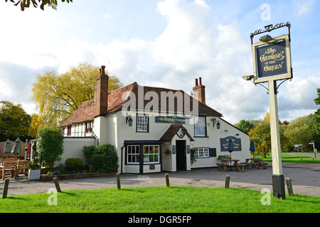 Xvi secolo "George sul verde' Inn, Holyport verde, Holyport, Berkshire, Inghilterra, Regno Unito Foto Stock