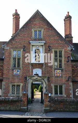 Ingresso all'Ospedale di Gesù gli ospizi di carità, High Street, Bray, Berkshire, Inghilterra, Regno Unito Foto Stock