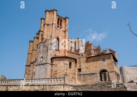 La Iglesia de Santa María de la Asunción, Castro Urdiales, Cantabria España Foto Stock