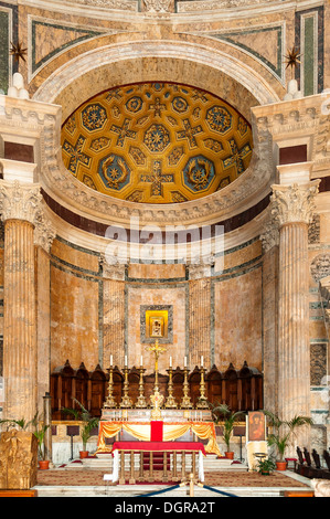 Altare nel Pantheon a Roma, lazio, Italy Foto Stock