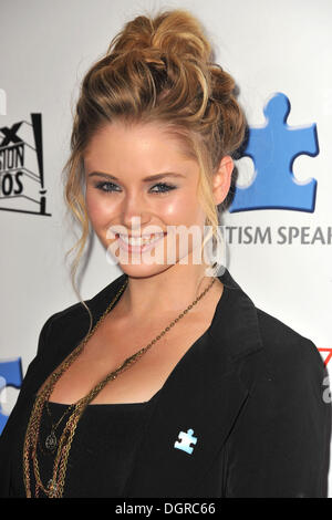 Los Angeles, California, USA. 24 ott 2013. Ginny Gardner frequentando l'Autismo parla la terza edizione del ''Blu Jean Ball'" tenutosi a Boulevard 3 in Hollywood, la California il 24 ottobre 2013. 2013 © D. lunga/Globe foto/ZUMAPRESS.com/Alamy Live News Foto Stock