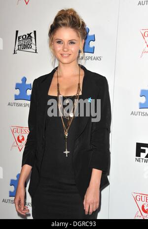 Los Angeles, CA, Stati Uniti d'America. 24 ott 2013. Ginny Gardner presso gli arrivi per autismo parla blu Jean Sfera, Boulevard 3 a Hollywood, Los Angeles, CA Ottobre 24, 2013. © Dee Cercone/Everett raccolta/Alamy Live News Foto Stock