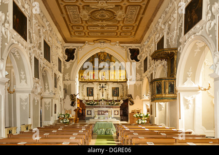 Altare della chiesa di San Francesco d'Assisi, Matera, Basilicata, Italia Foto Stock