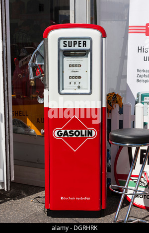 In Germania, in Renania Palatinato, Nuerburgring, antichi gas pompa Foto Stock