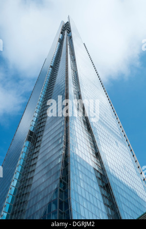 LONDON, Regno Unito - 29 settembre: La Shard, il controverso punto di riferimento nella zona di London Bridge, sorge a 310 metri alta. Settembre Foto Stock