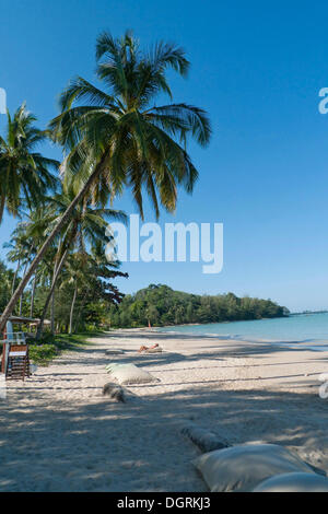 Spiaggia di sabbia di fronte all'Hotel Le Meridien Khao Lak Beach & Spa Resort, Khao Lak, Thailandia, Asia Foto Stock