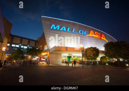 SM Mall of Asia, uno dei più grandi centri commerciali in Asia, Pasay City a Manila, Filippine, dell'Asia, PublicGround Foto Stock