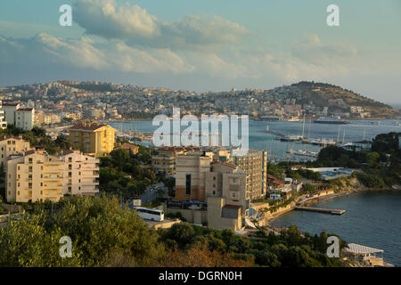 Città di Kusadasi con il porto, Aydin Provincia, Turchia, Asia Foto Stock
