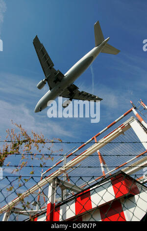 Atterraggio aereo all'aeroporto di Francoforte, Frankfurt am Main, Hesse, Francoforte, Frankfurt am Main, Hesse, Germania Foto Stock