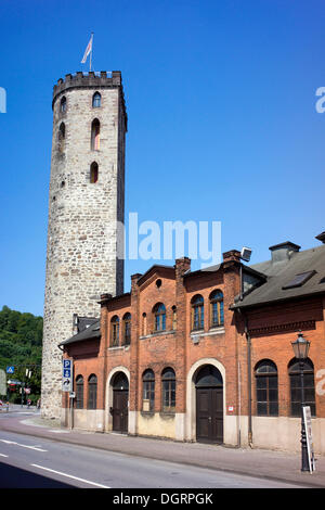 Cancelli di traghetto torre sul bordo del centro storico, Hannoversch Münden, Bassa Sassonia, Germania Foto Stock