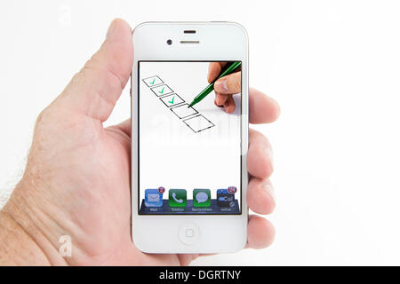 Le caselle sono selezionato sul display di uno smartphone Foto Stock