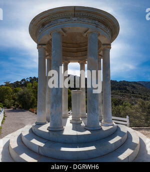 Figlio Marroig, mansion di Arciduca Ludwig Salvator con tempio ionico, Serra de Tramuntana, Deià, a nord-ovest della costa, Mallorca Foto Stock