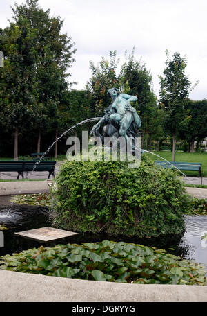 Fontana nel parco Volksgarten, il Giardino Nazionale, Vienna, Austria, Europa Foto Stock
