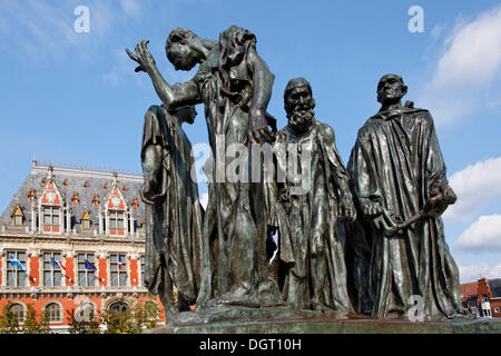 Sculture di Auguste Rodin, i borghesi di Calais, sulla Place de l'Hôtel de Ville square in Calais Foto Stock