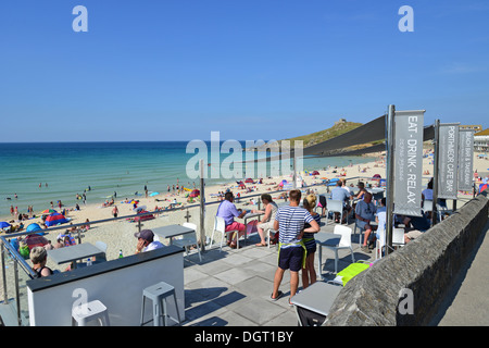 Porthmeor Cafe Bar, Porthmeor Beach, St Ives, Cornwall, England, Regno Unito Foto Stock