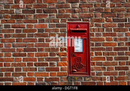 Letter box con la scritta ER VII, stabilito nei giorni del re Edward VII, Canterbury, Sud Est Inghilterra Foto Stock
