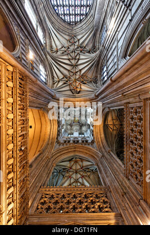 La Cattedrale di Canterbury, guardando verso il valico, a sud-est dell' Inghilterra, amministrative contea del Kent, England, Regno Unito Foto Stock