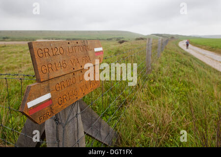 Il sentiero lungo la costa vicino a Sangatte, GR 145, Via Francigena, Calais, Pas-de-Calais dipartimento, Nord Pas-de-Calais Foto Stock