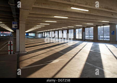 Vuoto parcheggio garage della Hieber azienda nelle prime ore del mattino, centro città, Rheinfelden - Baden Baden Wuerttemberg Foto Stock