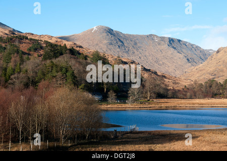 Sgùrr na Bà Glaise da Loch nan Lochan, in Glen Moidart, regione delle Highlands, Scotland, Regno Unito. Foto Stock