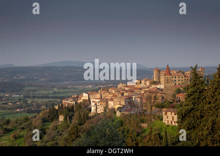 Villaggio di montagna di Callian, Callian, Dipartimento del Var, Regione Provence-Alpes-Côte d'Azur, in Francia Foto Stock