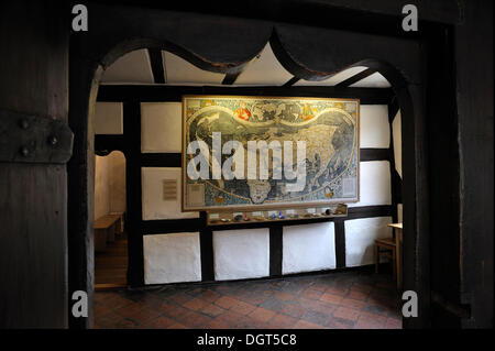 Mappa mondiale del 1527, con i vari minerali per la produzione di vernici al di sotto, Albrecht Dürer House, il centro storico di Norimberga Foto Stock