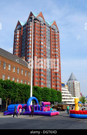 Architettura moderna lungo il Binnenrotte, residence Torre Statendam, la biblioteca pubblica e la Torre Blaaktoren, Rotterdam Foto Stock