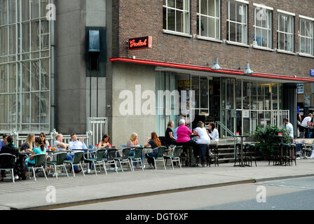 Dudok, pub bar ristorante con una terrazza sulla strada Meent, Rotterdam, Zuid-Holland, South-Holland, Paesi Bassi, Europa Foto Stock