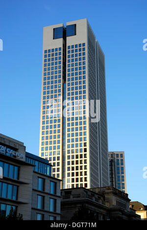 Il grattacielo Opernturm dal prof. Christoph Maeckler architetti, Opernplatz square, Frankfurt am Main, Hesse Foto Stock