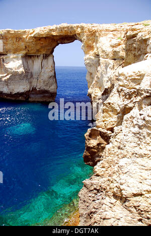 Costa rocciosa, Azure Window a Dwejra Point, isola di Gozo, Malta, Mediterraneo, Europa Foto Stock