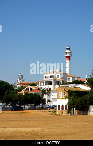 Faro presso la spiaggia di El Rompido, Cartaya, Costa de la Luz, regione di Huelva, Andalusia, Spagna, Europa Foto Stock