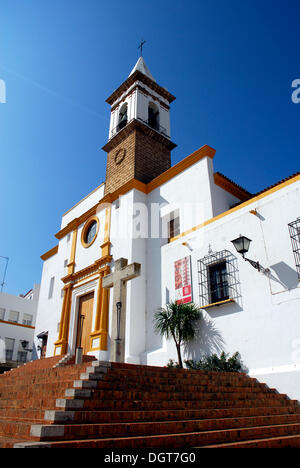 La bianca chiesa Iglesia Parroquial de las Angustias, Ayamonte Costa de la Luz Huelva Regione, Andalusia, Spagna, Europa Foto Stock