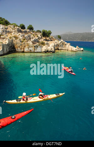 Canoe presso la Città Sommersa, Kekova island, Lycian coast, Provincia di Antalya, Mediterraneo, Turchia, Eurasia Foto Stock