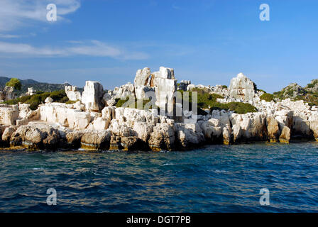 Rovine vicino al villaggio di Kale, Kalekoey o Simena, Baia di Kekova, Lycian coast, Provincia di Antalya, Mediterraneo, Turchia, Eurasia Foto Stock