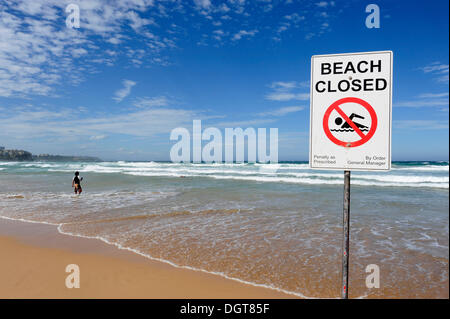 Segno, non si può nuotare, spiaggia chiusa, Manly Beach, a nord di Sydney, Nuovo Galles del Sud, NSW, Oceano Pacifico, Australia Foto Stock