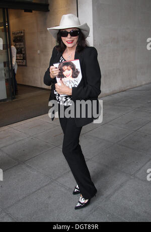 Joan Collins visto presso la BBC Studios di Londra. Credito: Simon Matthews/Alamy Live News Foto Stock