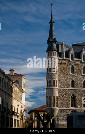 Casa Botines di Gaudi a Leon. Spagna Foto Stock