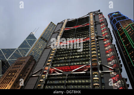 Edificio principale della banca HSBC, architettura moderna dell'architetto Sir Norman Foster nella statua Square, Chung Wan, il distretto centrale Foto Stock