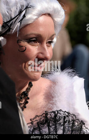 Giovane donna in un costume rococò, ritratto, Wave-Gotik-Treffen festival, Lipsia, Sassonia Foto Stock